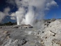 Největší gejzír na Zélandu, vytříkne jednou až dvakrát za hodinu